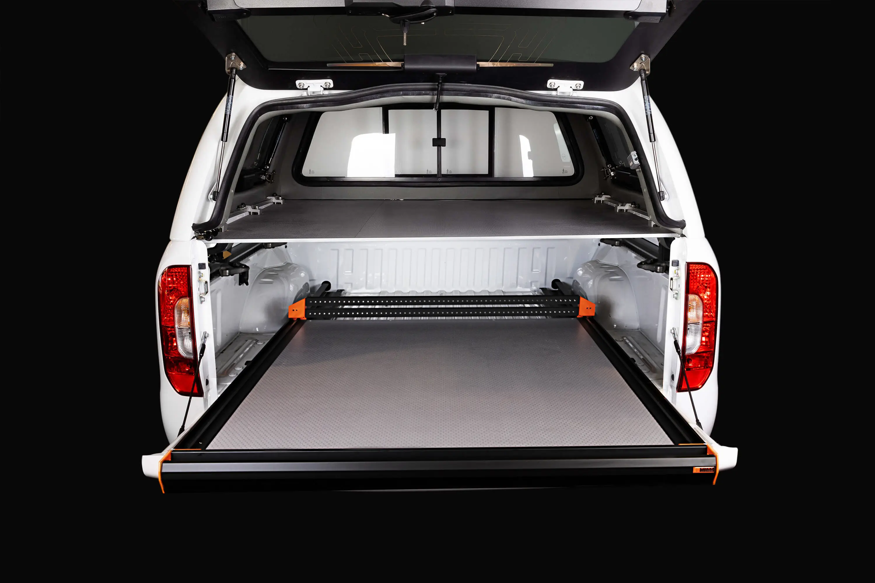 Plateau coulissant et double plancher hauteur de benne Ranger PHEV