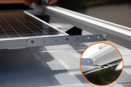 Équerres de fixation pour montage de panneau solaire entre les barres de toit Work Bar